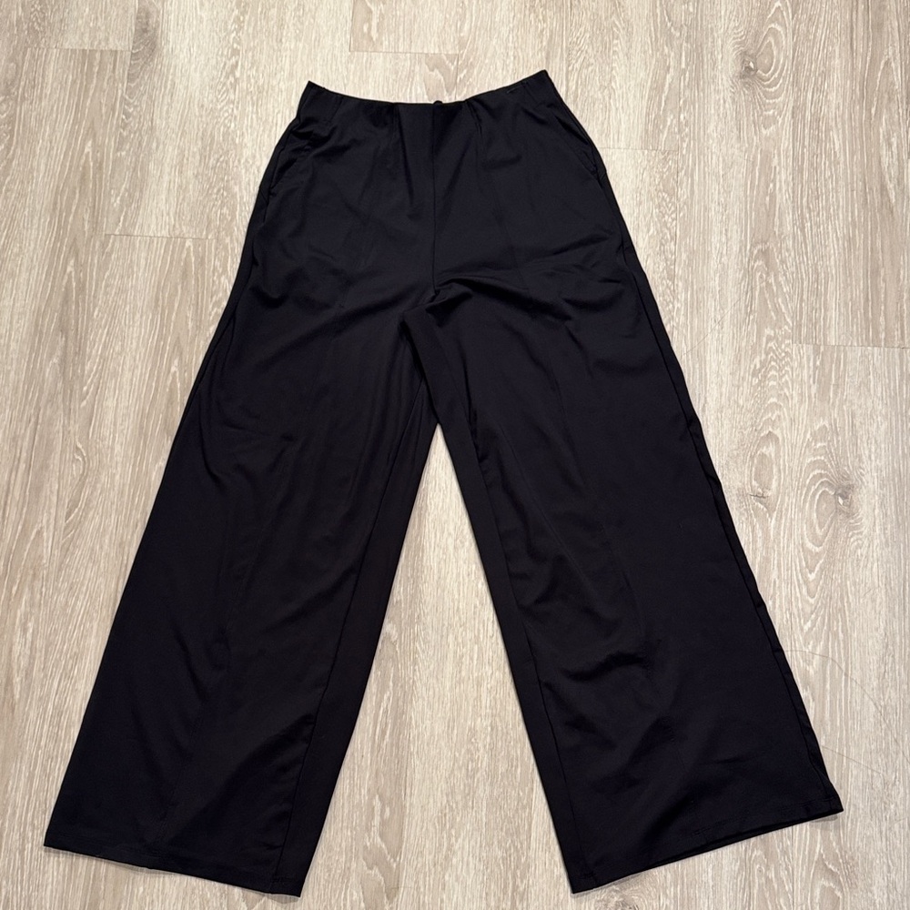 Old Navy Power Soft Wide-Leg Trouser